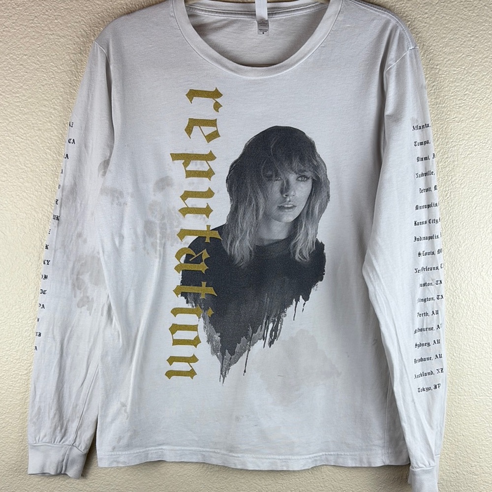 Taylor Swift Reputation Stadium Tour Tee Women’s Size Medium Discolored Flawed*